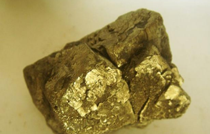 金子本身没有毒的 为何古人会选择吞金子自杀呢