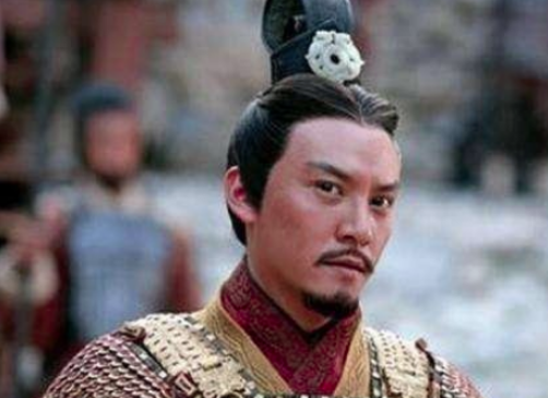 孙坚战死襄阳，孙策平定江东，孙权在干什么？