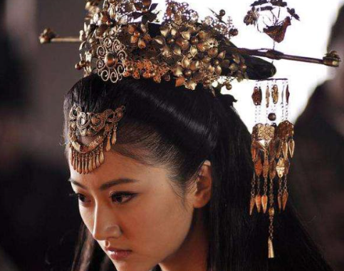 春秋时期开战理由奇葩,一只鸡一棵桑树一个女人,一言不合就开打?