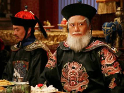 康熙对鳌拜和党羽处罚完全不一样 康熙为什么会这么处理的呢