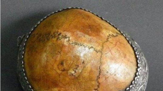 宋代最凄惨的君王,掘坟晾尸头颅被做成酒器,元朝皇帝用了90年?