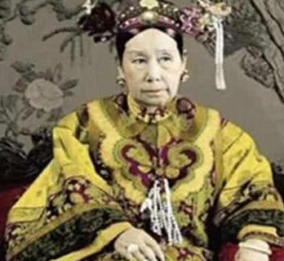 揭秘慈禧陵墓之谜 为什么陵墓周围连草都没有生长呢