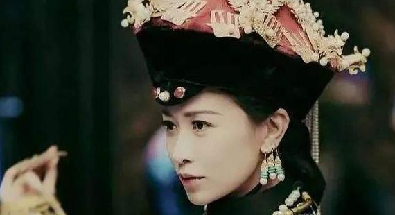 她嫁给乾隆18年无儿无女,后因讨好甄嬛当了皇后?生下3子!
