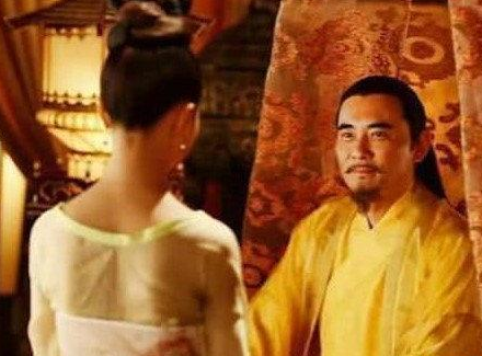 满清皇帝醒来第一件事情就是漱口 宫女为什么抢着要去做的