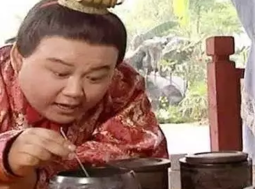 司马昭准备杀刘禅，赶紧写了三个字“中山寨”