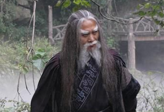 白眉鹰王殷天正最为佩服两个人：一个是一代宗师，一个走火入魔而死！