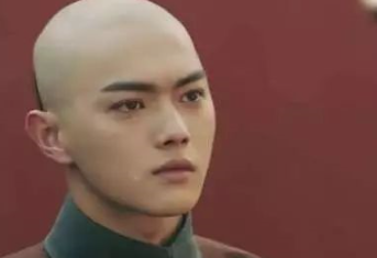 乾隆时期比和珅更得宠的权臣不爱女人不爱钱，权力仅一人之下