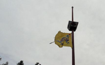 慈禧太后为什么会颁布黄龙旗当国旗？原因是什么