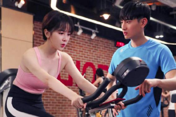 《青春斗》白朗晋小妮怎么在一起的？恋情发展很迅速