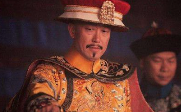 雍正皇帝临终前留下两道密旨，乾隆皇帝打开后，保住了几十年的皇位。