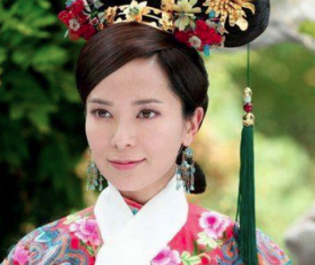 她因容貌被康熙看中，生下皇子却被当众羞辱