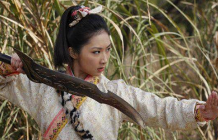 新月娥爱上了对方并以身相许 但结局却十分的凄惨