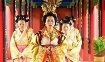 大臣奉旨娶60岁老妇，当看清新娘的相貌后，大臣高兴地睡不着觉 ！