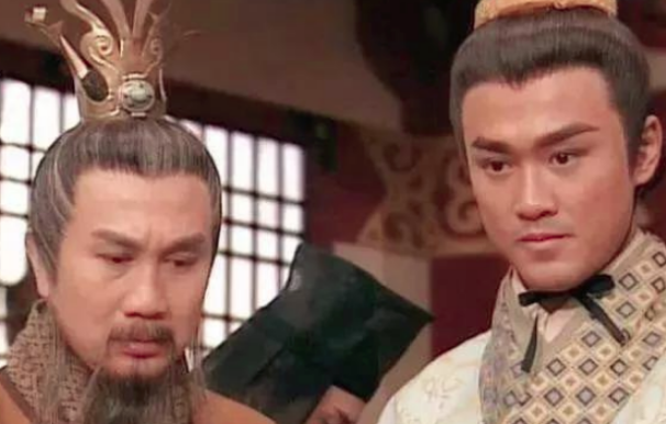 为什么嬴政要写信给吕不韦导致他自杀？