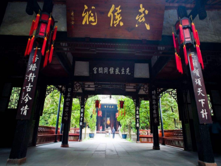 为什么诸葛亮每次都是轮椅加羽扇 难道这样显得有士气吗