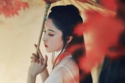 才子与佳人一见钟情，写下一首千古名作