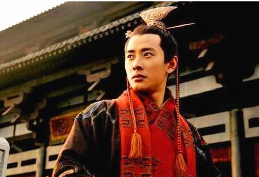 哥哥被废弟弟意外即位，后人只顾嘲笑，可曾想过背后的因素？