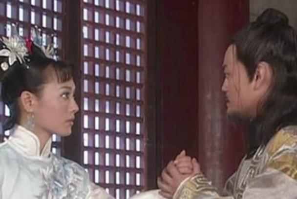 明朝大将宁死不降，皇帝派爱妃去他立马就投降了