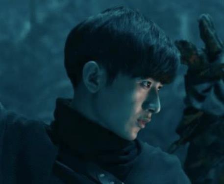 《怒海潜沙》张起灵为什么出现在秦岭？他来救吴邪吗？