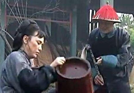 古代太监们为什么喜欢去冷宫？他们去冷宫干什么？