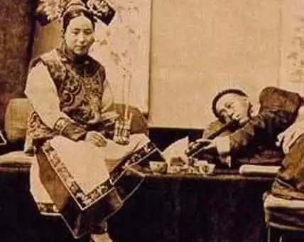 晚清时期老百姓连饭都吃不饱 为何还是有很多人能抽的起鸦片呢