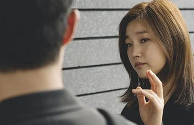《寄生虫》电影中饰演妹妹的人是谁  朴素丹个人资料介绍