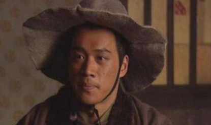 谁是第一个知道宋江想招安的？不是花荣，而是他