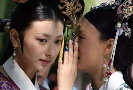 皇宫中的妃子走路为何要人扶着 这里面有什么讲究吗