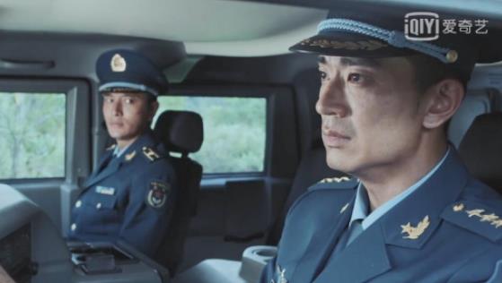 《空降利刃》乔梁和乔栋两人是什么关系？