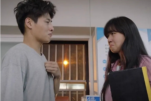 韩剧山茶花开时,第一集死的是谁?