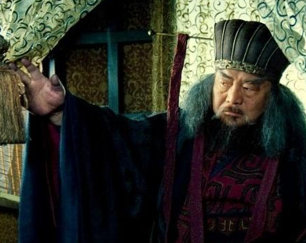 黄巾起义和董卓乱政相比 谁对东汉的危害更大呢