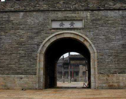 古代城门都是朝里开的 为什么古人要这么设计呢