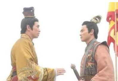 将军平叛归来皇帝赏赐免死金牌，将军造反兵败身亡！