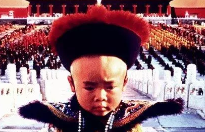 溥仪生病住院，有两个女人去探病