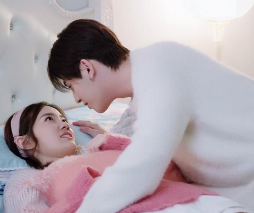 《彗星来的那一夜》是根据小说改编的吗？男女主角分别是谁