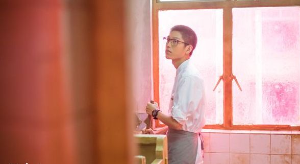 《阳台上》剧情讲了什么？周冬雨在里面扮演的谁