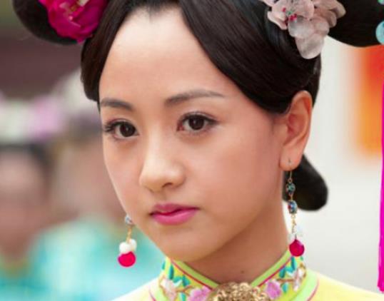 历史上小阿哥弘曕的生母谦妃，是雍正晚年最宠爱的妃子