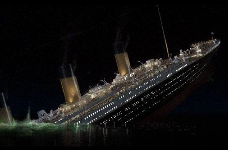 《泰坦尼克号》船上的人为什么不去冰山上避难？损失惨重的原因有哪些？