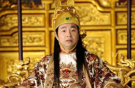 电视剧中皇帝随便赏赐就是黄金万里 这个万两黄金到底有多重呢