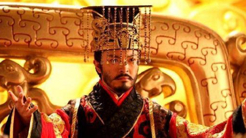 李渊为什么要拥护杨侑为皇帝？他想干什么？