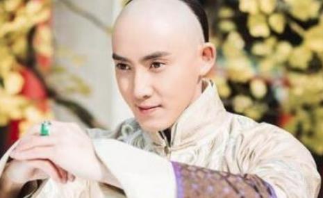 代善本是储君的备选人，在皇太极登基后遭冷遇