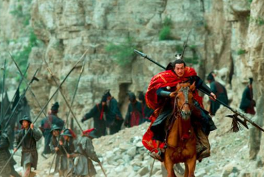 曹操本来可以收获一员大将，刘备从中斡旋不但赚取好名声还除了劲敌！