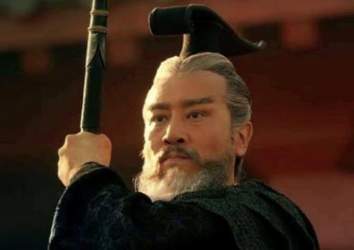 夏侯惇拔矢啖睛，关羽刮骨疗毒，都是狠人