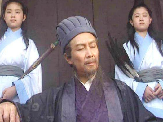 诸葛亮为什么使用空城计时在城楼弹琴呢 弹琴的原因是什么