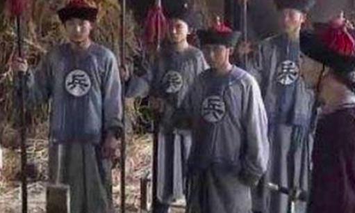 清朝士兵的衣服有何讲究？为什么有的绣着兵有的绣着勇？