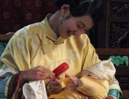 古代皇宫贵族为什么不愿自己抚养孩子 而是请奶娘来照顾孩子呢