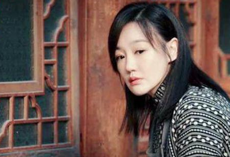 《光荣时代》秦招娣喜欢郑朝阳吗？秦招娣有没有被策反？