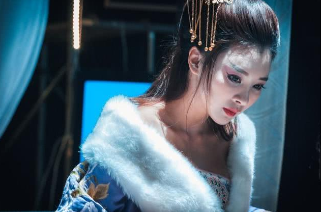 倾国倾城祸国殃民,将美貌与残忍集一身的她,最后是自杀了吗?