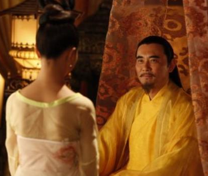 她是明朝的一个小小宫女 因嘲笑皇帝却意外的当上宠妃