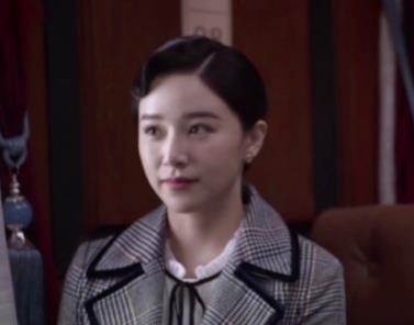 《谍战深海之惊蛰》余小晚和张离到底是什么关系？